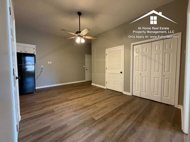 Building Photo - 13 W 5th St