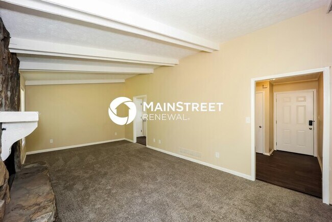 Building Photo - 3 Bedroom Pet-Friendly Home in RIVERDALE, ...