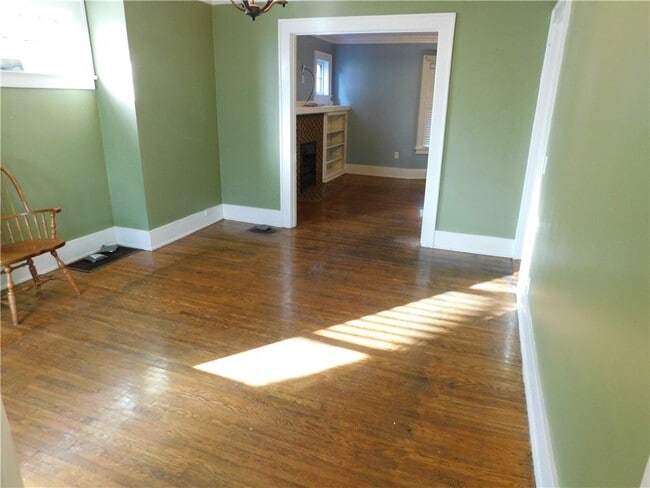 Building Photo - 125 W High Terrace