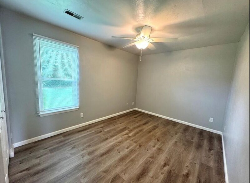 Building Photo - 3836 Clearwood Ct