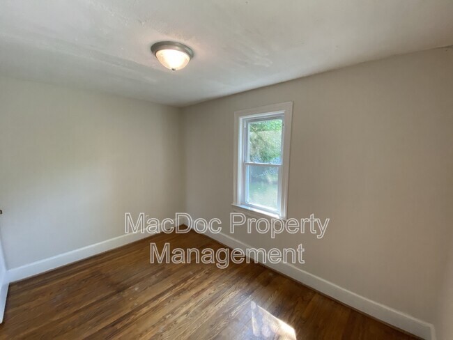Building Photo - 604 Maury St