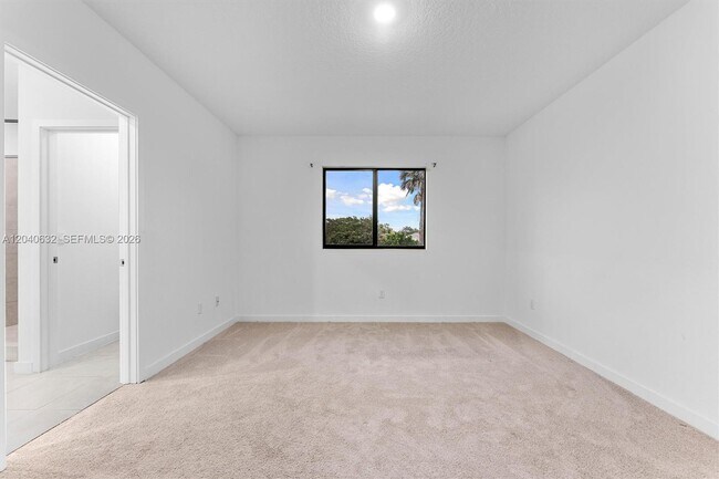 Building Photo - 4825 Dillon St