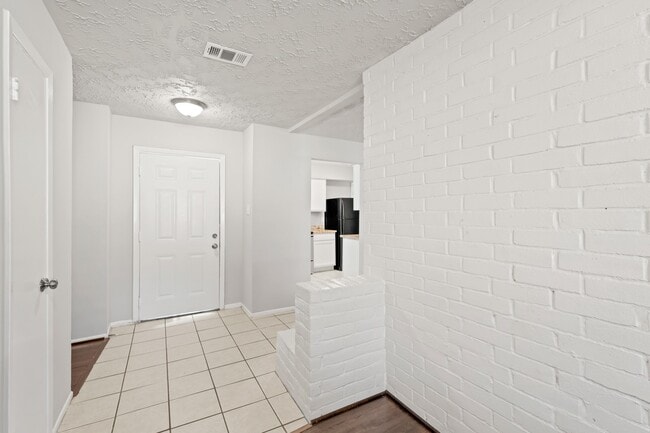 Building Photo - 24030 Silversmith Ln