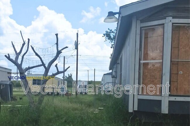 Building Photo - 16055 Texas 16 - 12