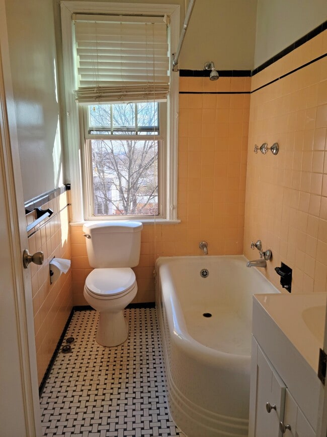 Building Photo - 1301 Longfellow St NW