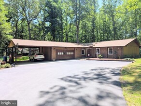 Building Photo - 6997 Gilbeth Rd
