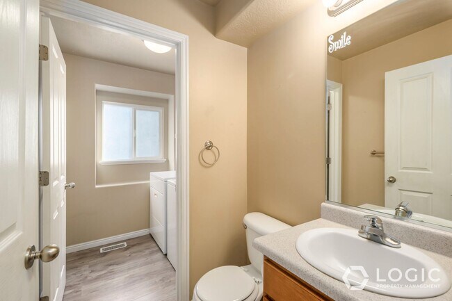 Building Photo - Beautiful Home in Eagle Mountain!