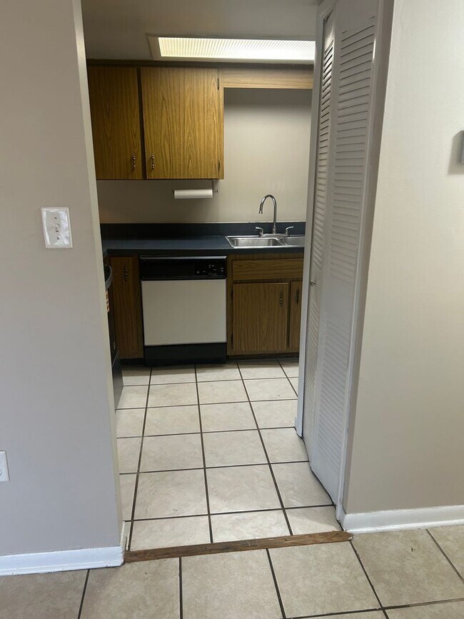 Building Photo - 1 BR 1 1/2 Bath Apt Near Downtown Eustis