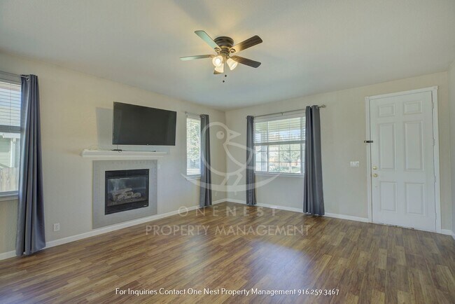 Building Photo - 3 bedroom, 2 bathrooms, 2 car garage