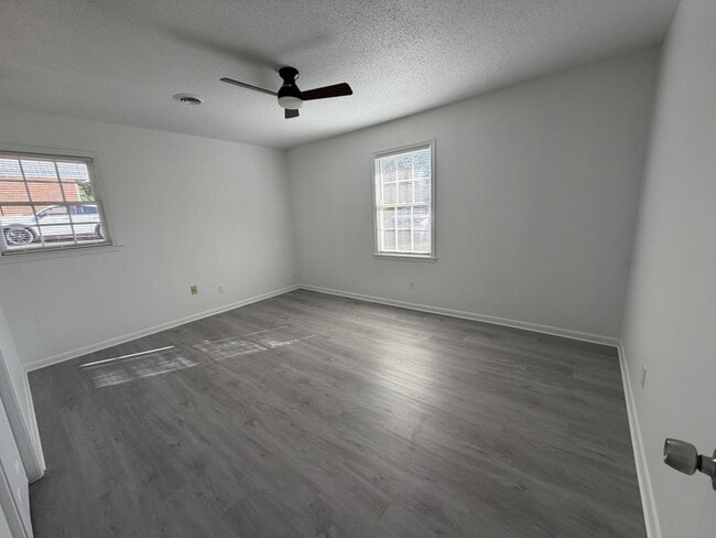 Building Photo - 14 Wedgefield Dr