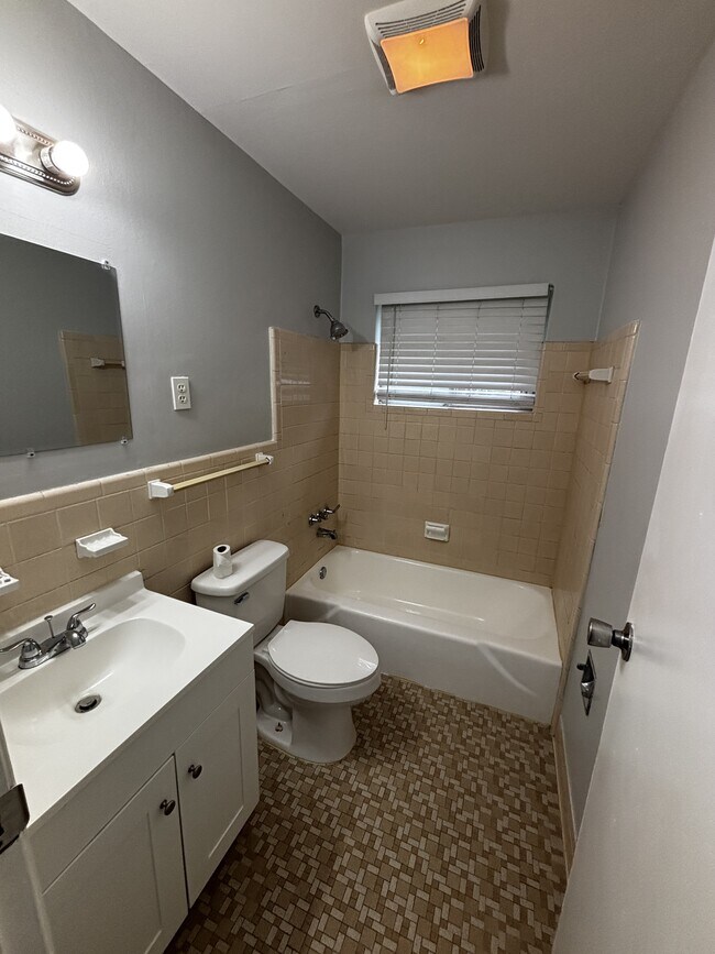 Building Photo - 2247 Pamela Dr