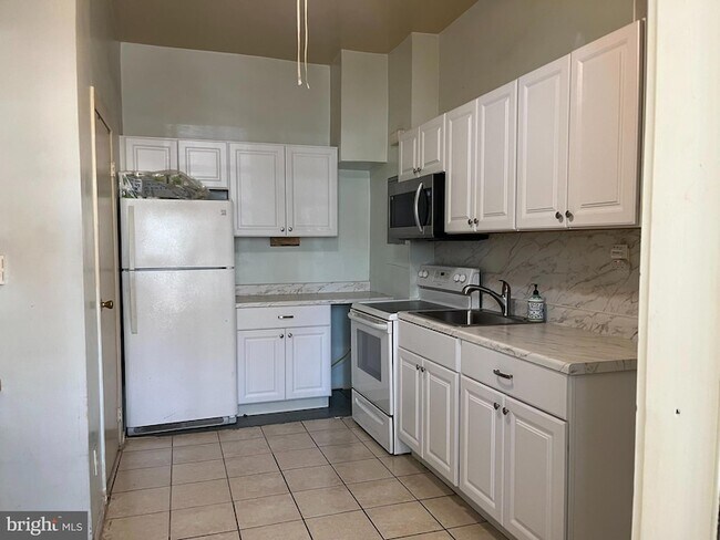Primary Photo - 3315 N Park Ave