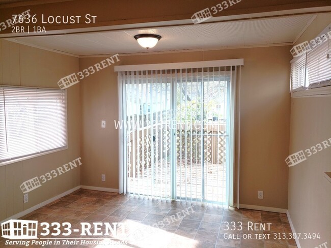 Building Photo - Location and convenience at your charming ...