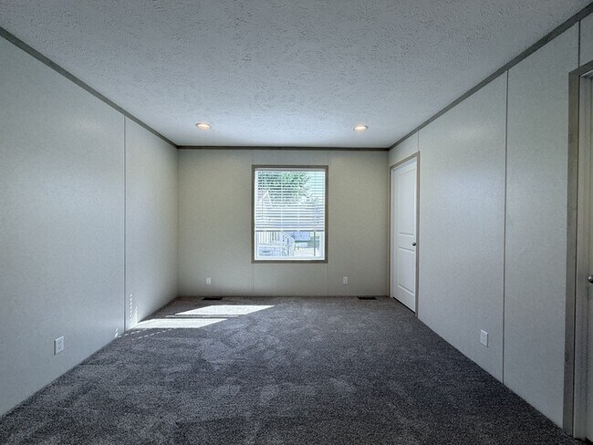 Building Photo - 52963 N Yorktown Ct