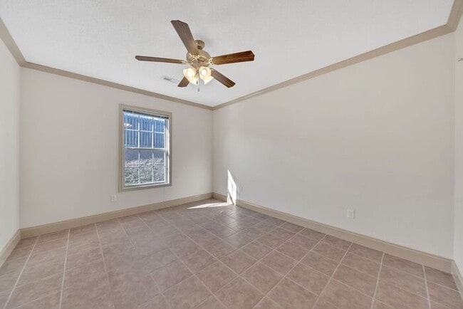 Building Photo - Suncrest Village 2BR/1 Bath One Level with Attached Garage