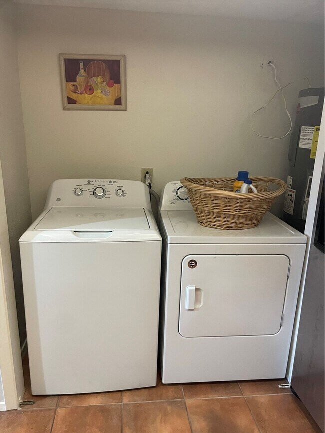 Building Photo - 10555 Turtlewood Ct