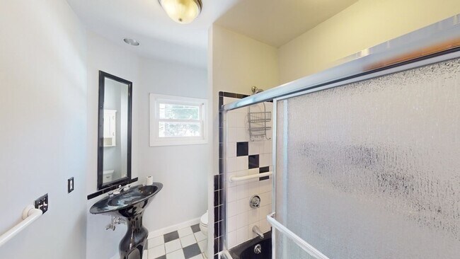 Building Photo - 4 M Street Pl