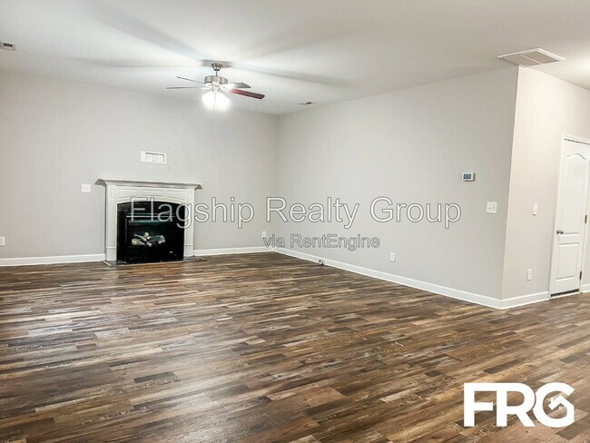 Building Photo - 491 Fallingbrook Dr