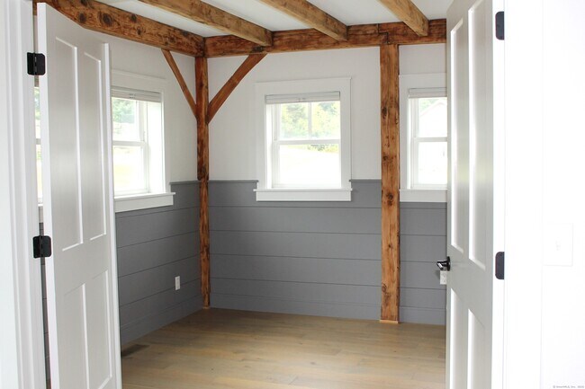Building Photo - 50 Mumford Cove Rd