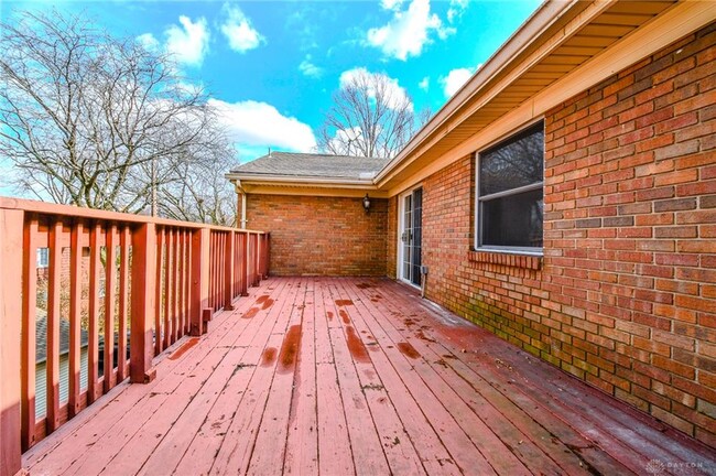 Building Photo - 121 E Schantz Ave