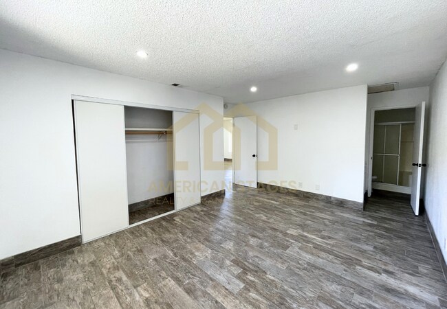 Building Photo - 916 N M Pl