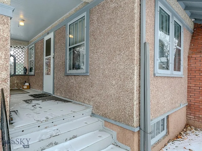 Building Photo - 810 W Lewis St