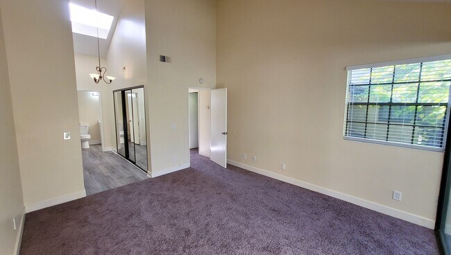 Building Photo - 2 Bed 1.5 Bath Gated Two Story Apartment I...