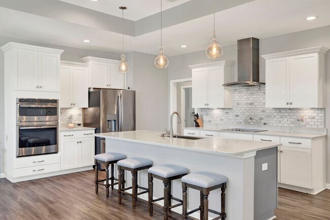 Building Photo - Savannah Quarters!