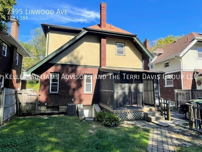 Building Photo - 2995 Linwood Ave