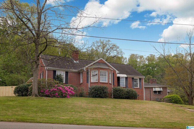 Building Photo - 501 21st Ave S