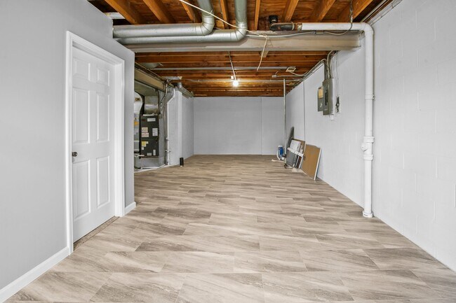 Building Photo - 10914 Saratoga Plaza