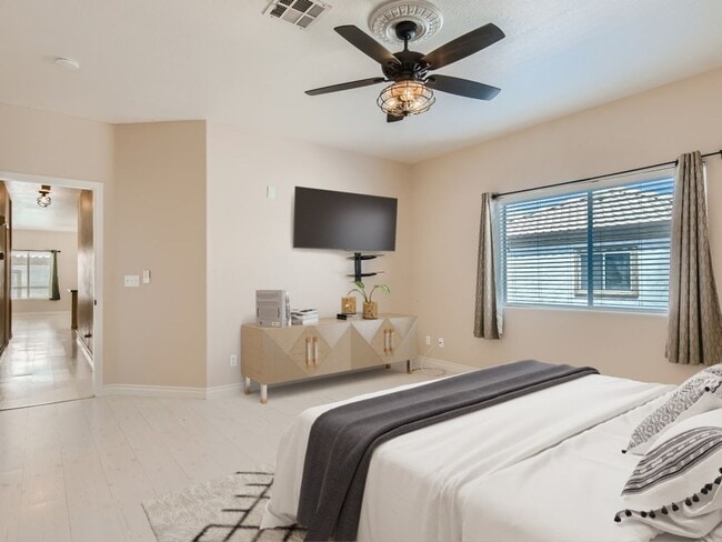 Building Photo - AMAZING COMPLETELY REMODELED CONDO IN NW