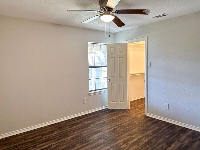 Building Photo - 55001 Windmill Ln