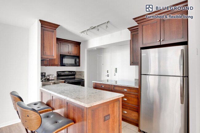 Building Photo - 227 E Walton Pl