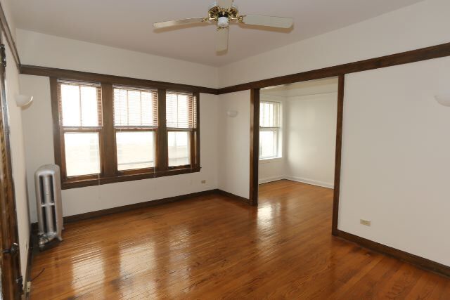 Building Photo - 824 W Waveland Ave