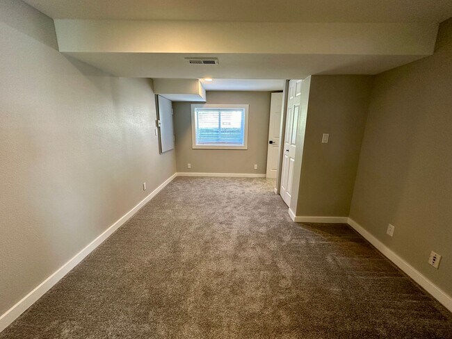Building Photo - Come Experience the Charm of Cle Elum