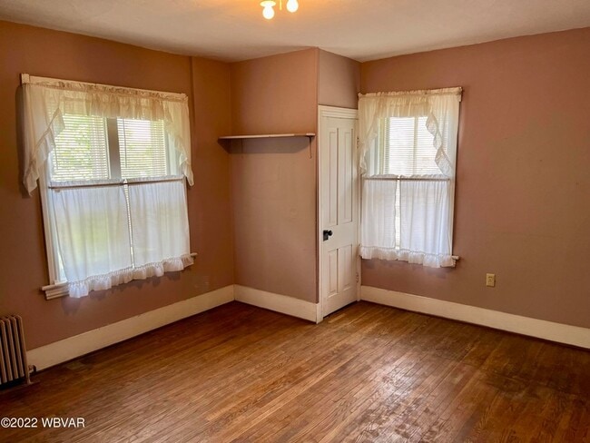 Building Photo - 336 Hastings St