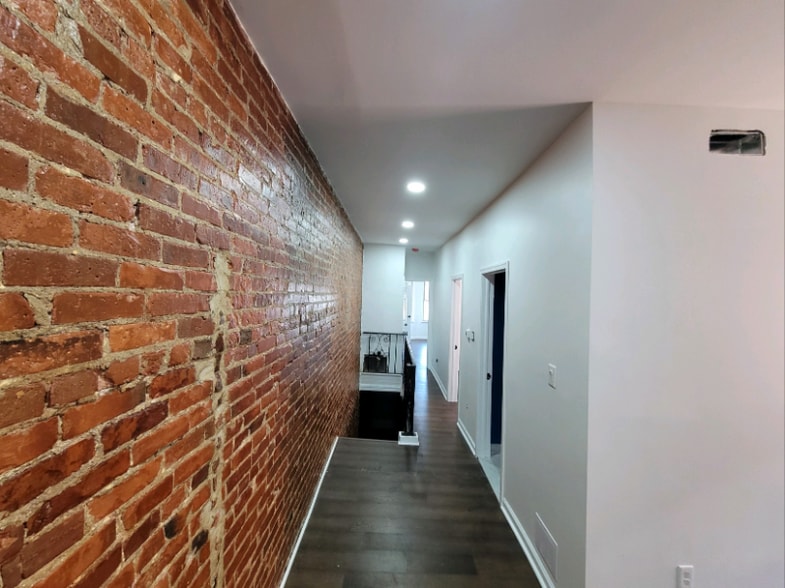 Building Photo - 705 S 52nd St