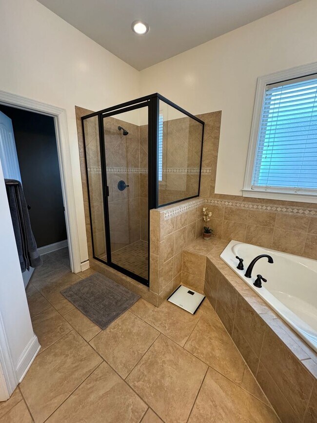 Building Photo - Available Now Charming Resort-Style Home f...