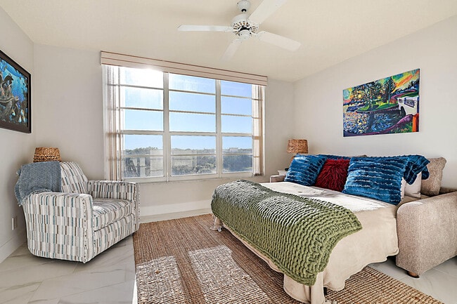 Building Photo - 575 Oaks Ln