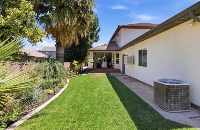 Building Photo - 930 S Indian Cir