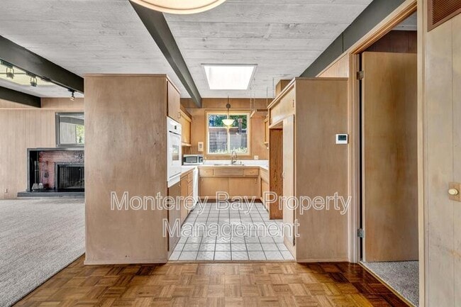 Building Photo - 635 Grace St