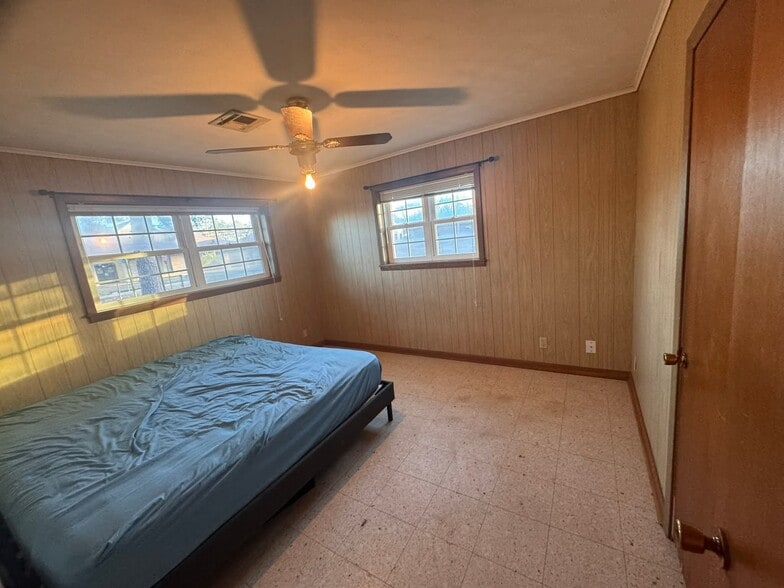 Building Photo - 196 Burney Dr