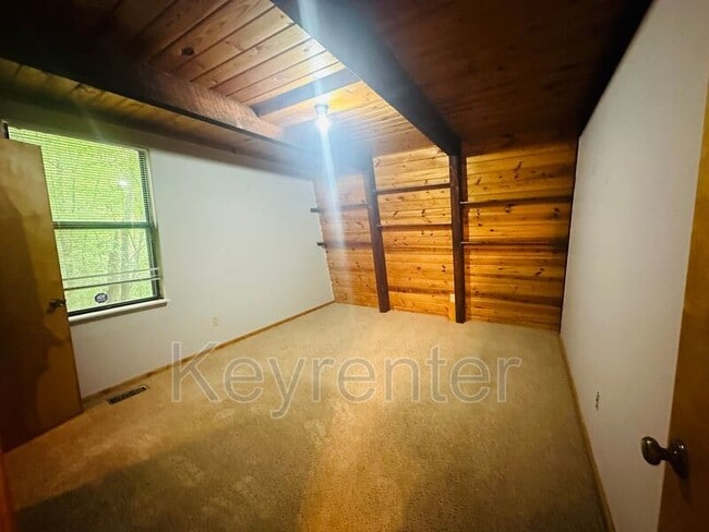 Building Photo - 10832 Carmichael Rd