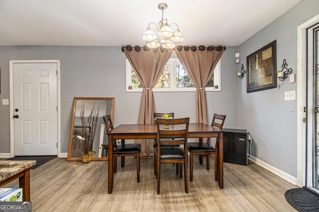 Building Photo - 127 Ruzelle Dr SE