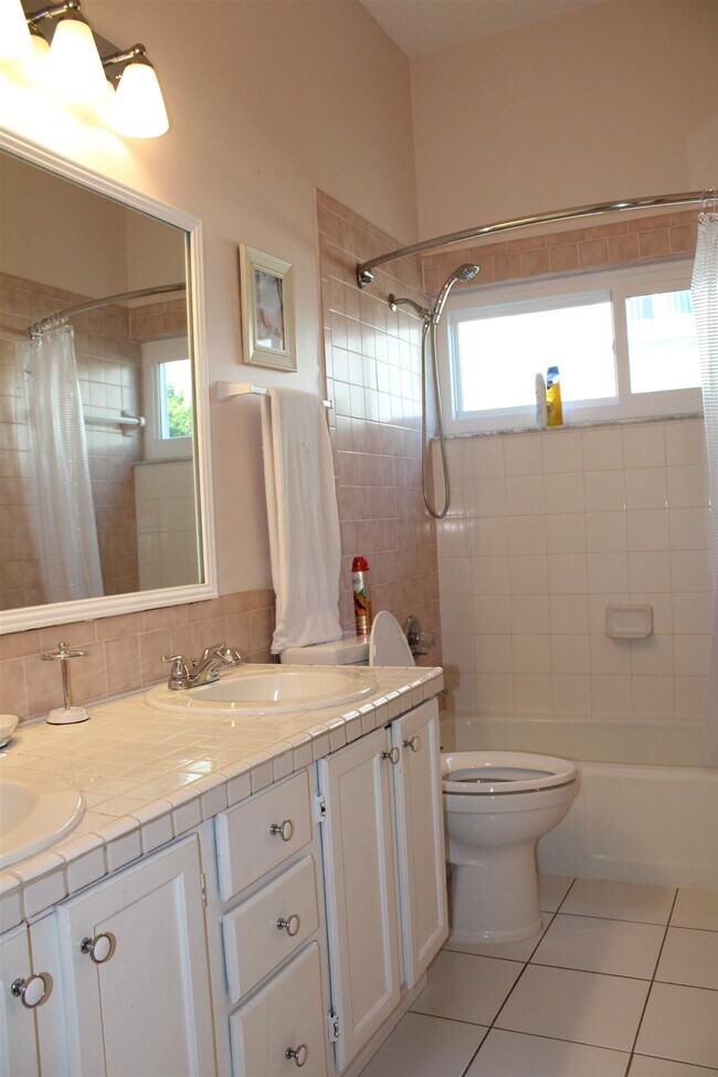 Building Photo - 5038 Alta Vista Ave