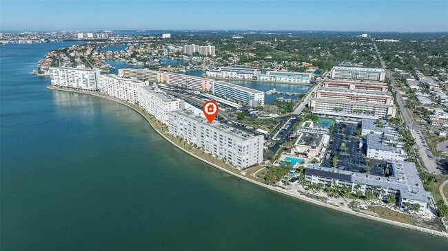 Building Photo - 5900 Shore Blvd S
