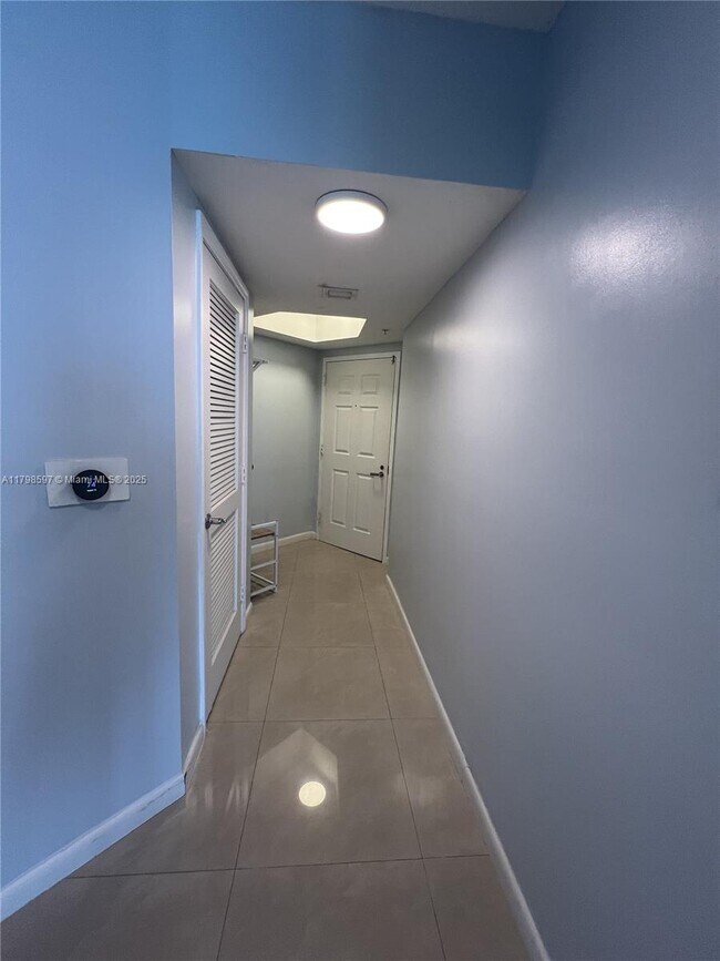 Building Photo - 16699 Collins Ave