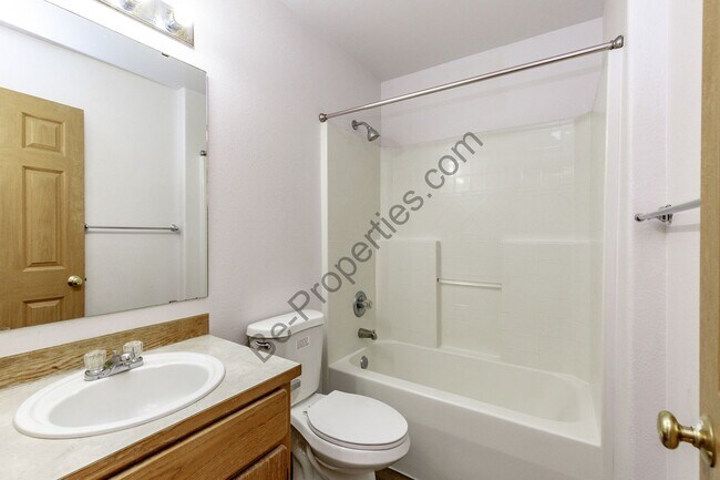 Building Photo - Spacious 3 Bedroom Puyallup Home