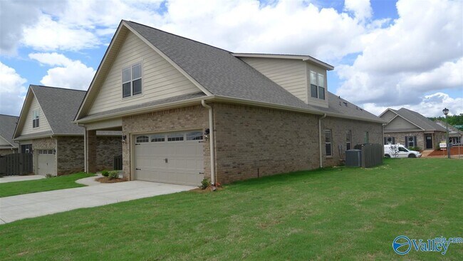 Building Photo - 1 Knobcone Ln